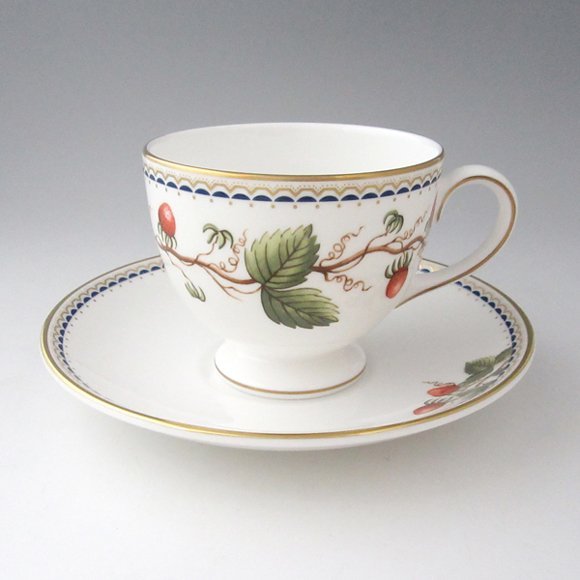 ウェッジウッド　ワイルド ストロベリー　アーカイブ　ティーカップ&ソーサー（珈琲紅茶兼用）の写真