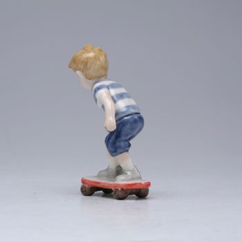 ロイヤルコペンハーゲン　ミニサマーチルドレン　Boy on skateboard　1249266のサムネイル