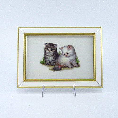 リンドナー　ウォールピクチャー　子猫(二匹)とねずみのおもちゃの写真