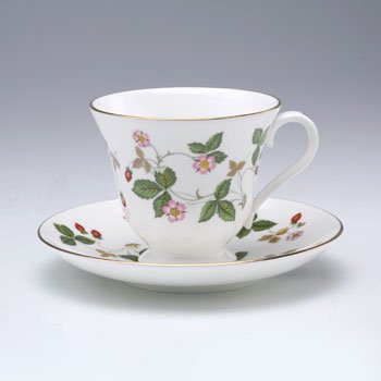 ウェッジウッド　ワイルドストロベリー　ティーカップ&ソーサー（ビクトリア） の写真