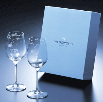 ウェッジウッド　ワイルドストロベリー　ワイングラスペア　 の写真
